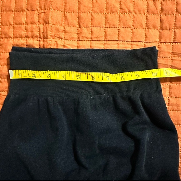 Two pairs of Sm/Med Thick High Waist Homma Leggings - Picture 6 of 8